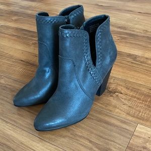 NWOT ZIGI Girl Women’s Harleth Faux Leather Grey Heeled Boots Size 7.5